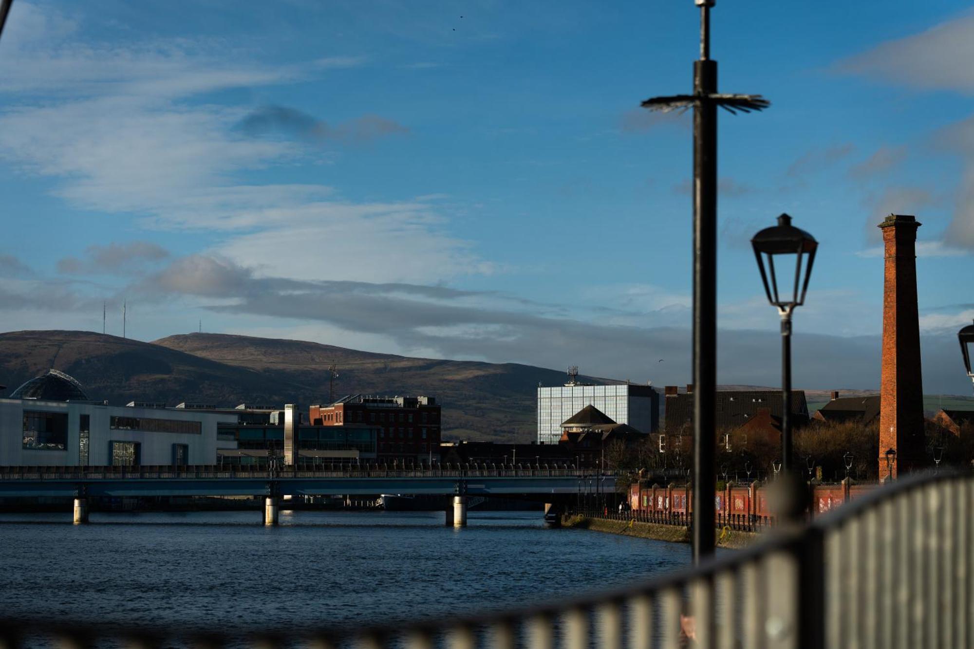 River Side Apartment, City Centre - Beautiful View And Free Parking! Belfast Esterno foto