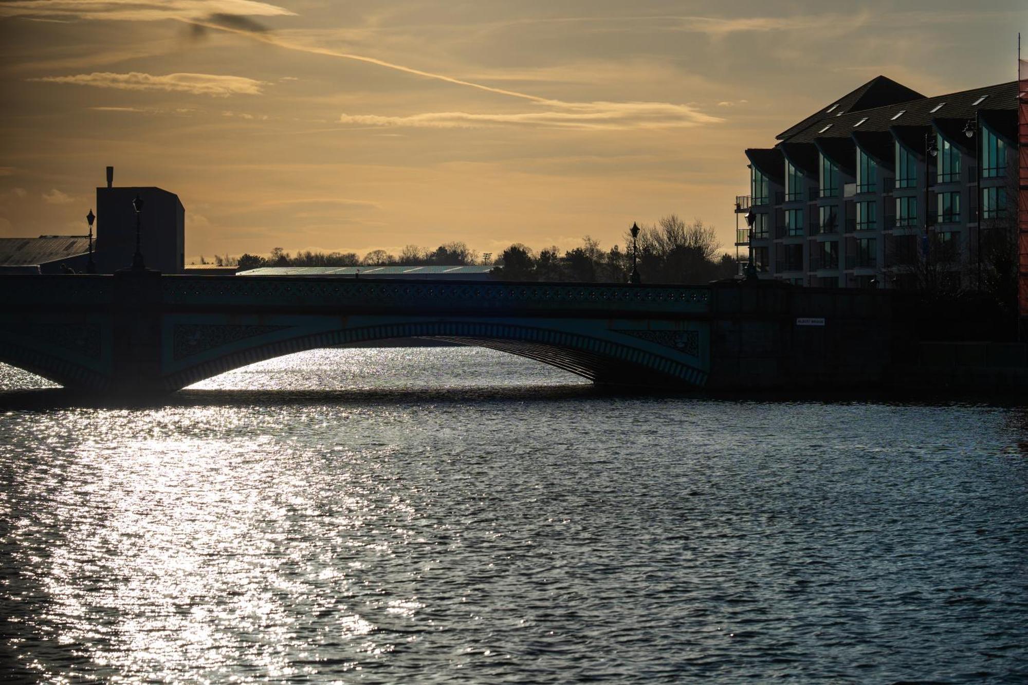 River Side Apartment, City Centre - Beautiful View And Free Parking! Belfast Esterno foto